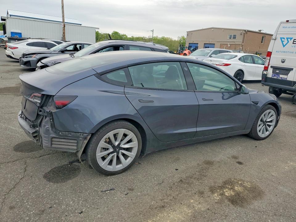 51562176 :رقم المزاد ، 5YJ3E1EA4NF370673 vin ، 2022 Tesla Model 3 مزاد بيع