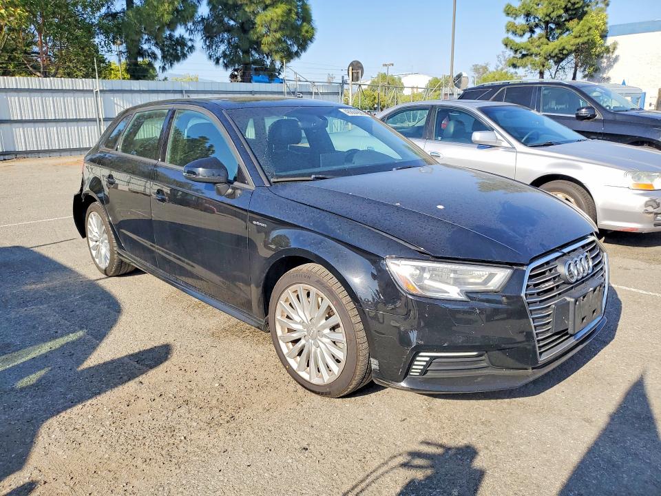 Продажа на аукционе авто 2017 Audi A3, vin: WAUUPBFF4HA121170, номер лота: 48864996