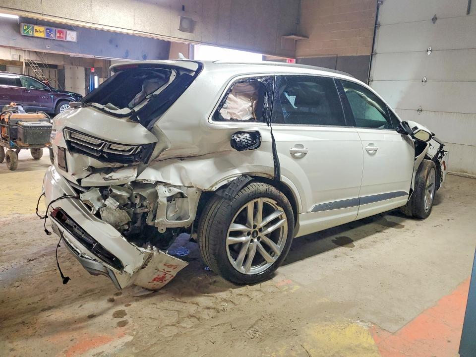 Продажа на аукционе авто 2017 Audi Q7, vin: WA1VAAF77HD016532, номер лота: 48111696