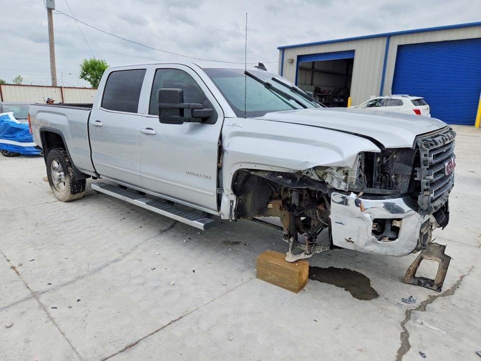 48803526 :رقم المزاد ، 1GT12SEG2JF237023 vin ، 2018 Gmc Sierra مزاد بيع