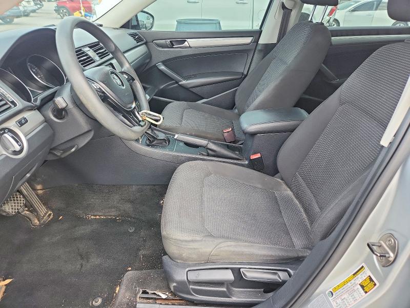 50585246 :رقم المزاد ، 1VWAT7A36HC031497 vin ، 2017 Volkswagen Passat مزاد بيع