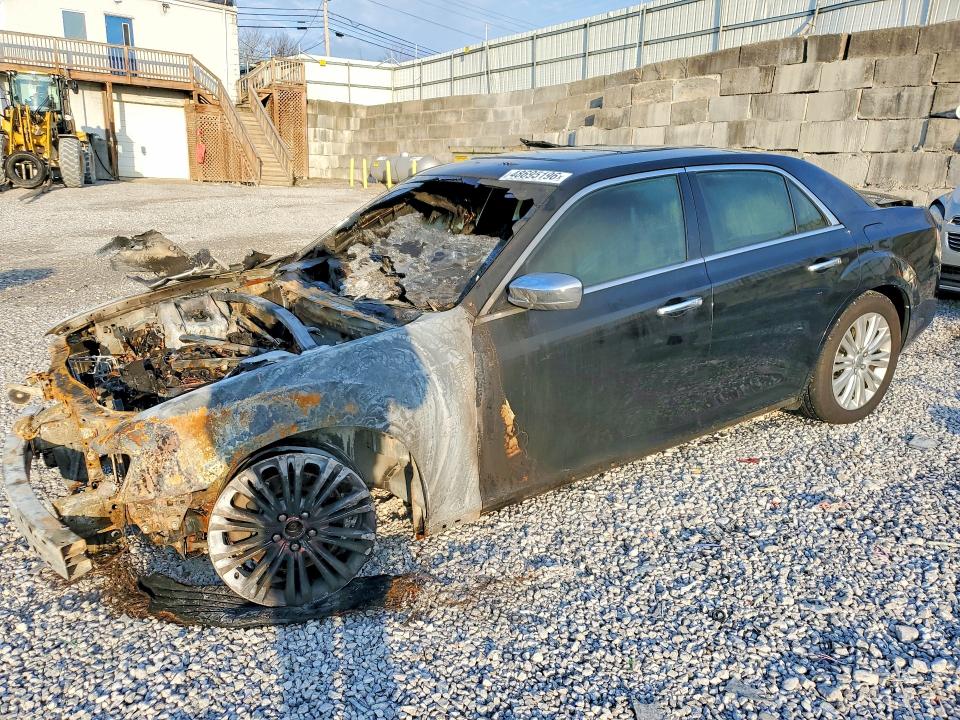 Продажа на аукционе авто 2014 Chrysler 300c, vin: 2C3CCAKT2EH128605, номер лота: 48695196