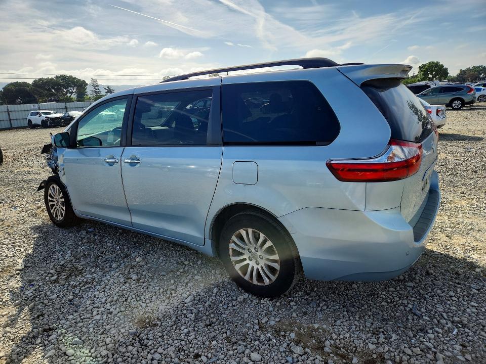 2017 Toyota Sienna მანქანა იყიდება აუქციონზე, vin: 5TDYZ3DC0HS888854, აუქციონის ნომერი: 50131776