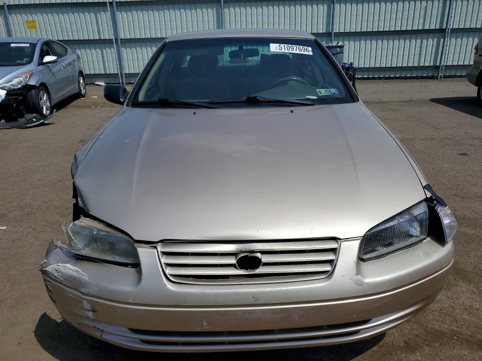 51097696 :رقم المزاد ، 4T1BG22K4XU911509 vin ، 1999 Toyota Camry مزاد بيع