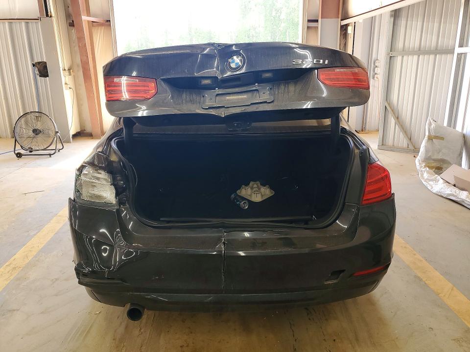 50131096 :رقم المزاد ، WBA3B1G51ENT00829 vin ، 2014 Bmw 320 مزاد بيع