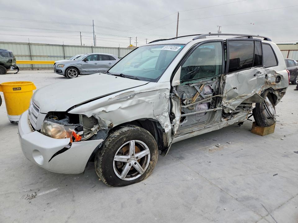 51774226 :رقم المزاد ، JTEEP21AX40038101 vin ، 2004 Toyota Highlander مزاد بيع