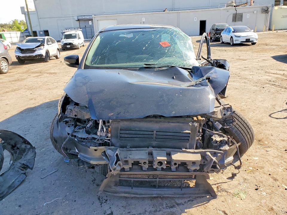 50979686 :رقم المزاد ، 1FADP3L96DL208077 vin ، 2013 Ford Focus مزاد بيع