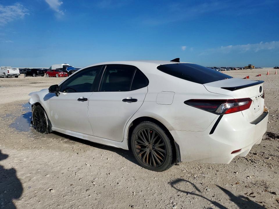 48794026 :رقم المزاد ، 4T1G11AK7NU030853 vin ، 2022 Toyota Camry مزاد بيع
