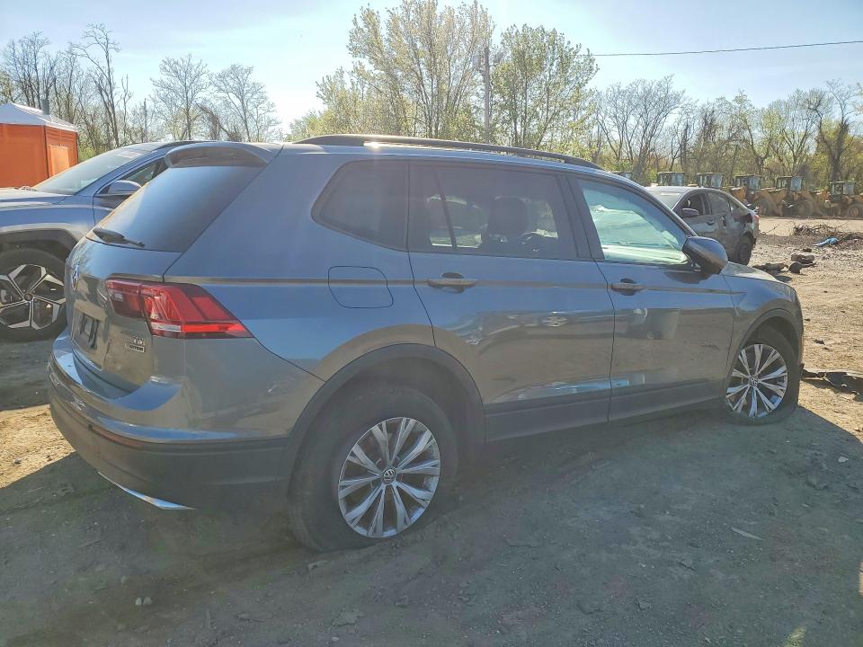 48930506 :رقم المزاد ، 3VV0B7AX4JM106093 vin ، 2018 Volkswagen Tiguan مزاد بيع