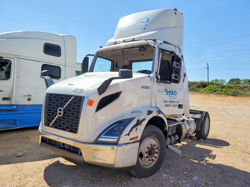 Продажа на аукционе авто 2023 Volvo Vnr, vin: 4V4W39EG3PN332270, номер лота: 49262966