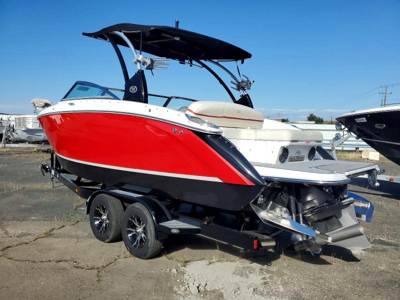 48874086 :رقم المزاد ، FGE5S003I516 vin ، 2016 Cobalt Boat مزاد بيع