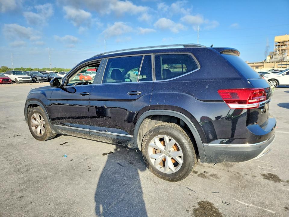 49583696 :رقم المزاد ، 1V2ER2CA8JC528783 vin ، 2018 Volkswagen Atlas مزاد بيع