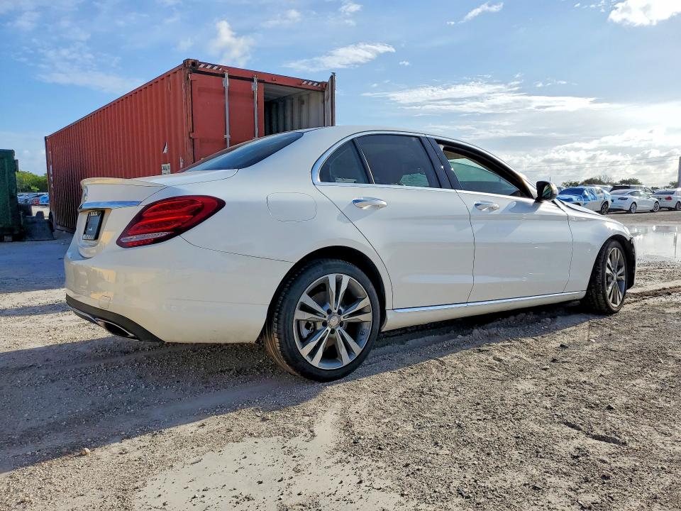 2016 Mercedes-benz C მანქანა იყიდება აუქციონზე, vin: 55SWF4JB3GU161758, აუქციონის ნომერი: 50013486