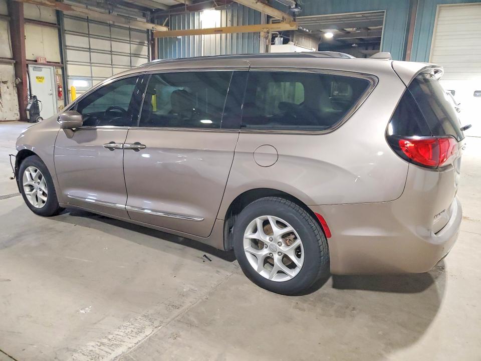 2017 Chrysler Pacifica მანქანა იყიდება აუქციონზე, vin: 2C4RC1EG6HR585288, აუქციონის ნომერი: 51823916