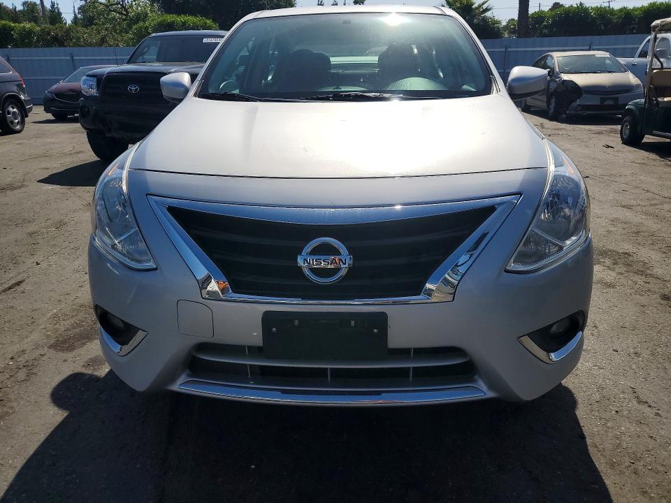 51310326 :رقم المزاد ، 3N1CN7AP1JL872262 vin ، 2018 Nissan Versa مزاد بيع