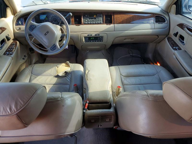 50494016 :رقم المزاد ، 1LNHM82W4YY940642 vin ، 2000 Lincoln Town Car مزاد بيع