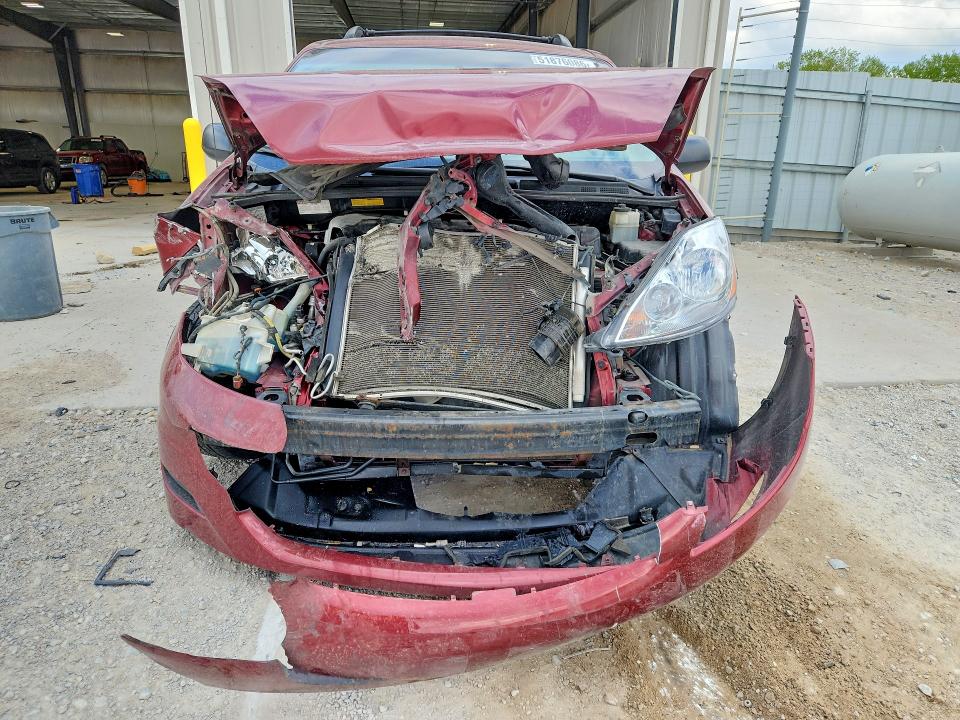 51876086 :رقم المزاد ، 5TDKK4CC7AS331916 vin ، 2010 Toyota Sienna مزاد بيع