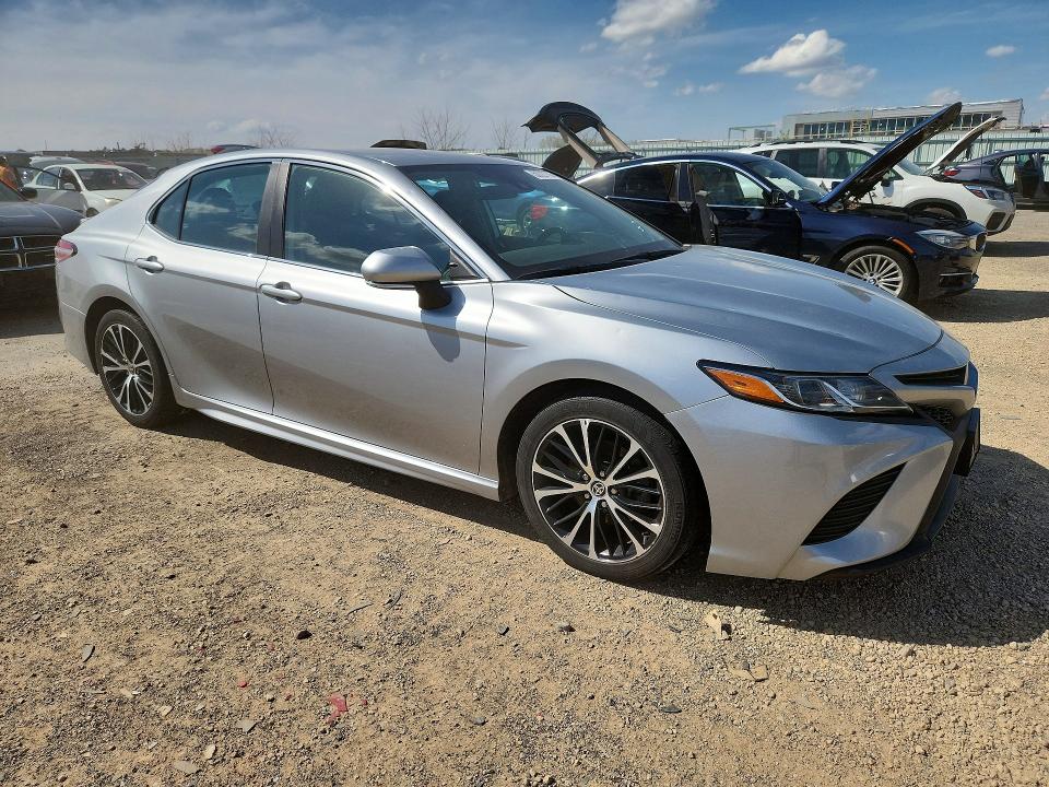 50727736 :رقم المزاد ، 4T1G11BK8LU011854 vin ، 2020 Toyota Camry مزاد بيع
