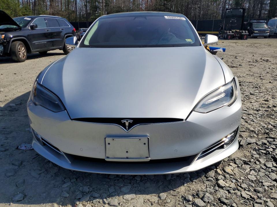 48008436 :رقم المزاد ، 5YJSA1E20JF253571 vin ، 2018 Tesla Model S مزاد بيع