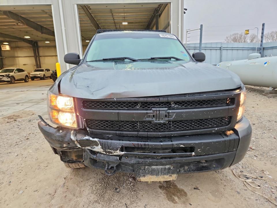 48451926 :رقم المزاد ، 1GCNKPEA5BF170297 vin ، 2011 Chevrolet Silverado مزاد بيع