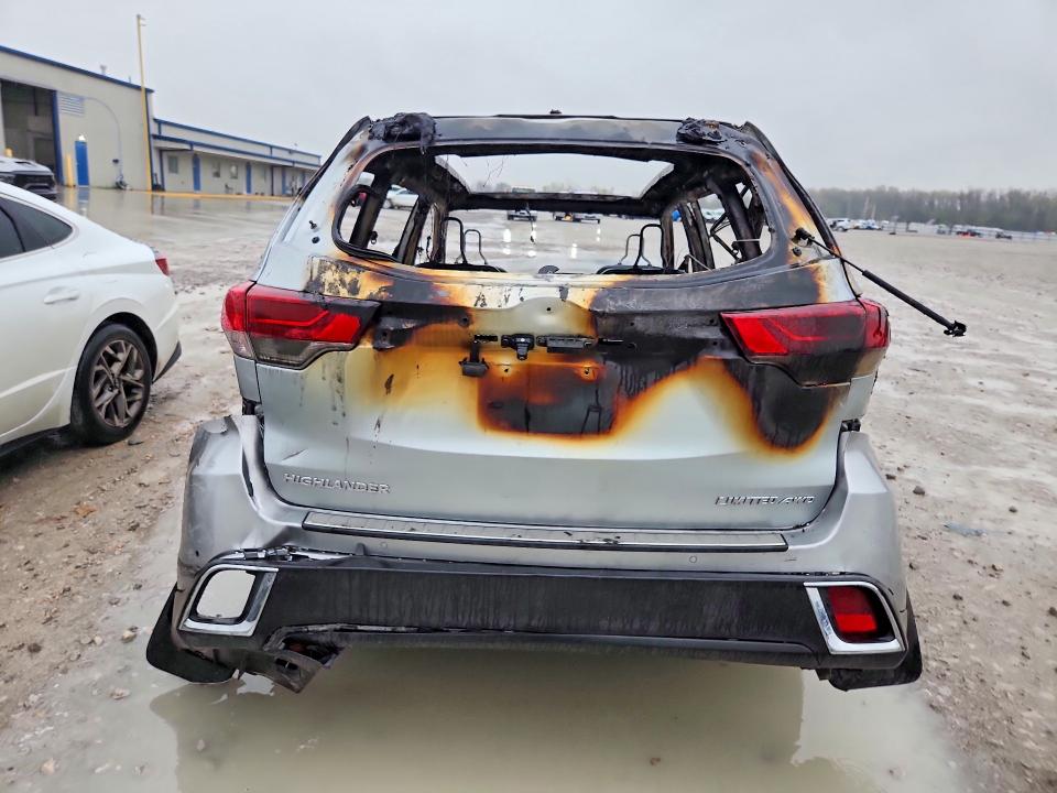 Продажа на аукционе авто 2019 Toyota Highlander, vin: 5TDDZRFH9KS926938, номер лота: 47644296