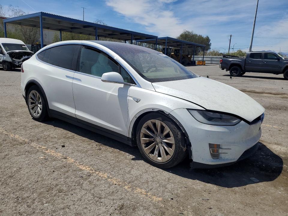 50401626 :رقم المزاد ، 5YJXCBE25GF022017 vin ، 2016 Tesla Model X مزاد بيع