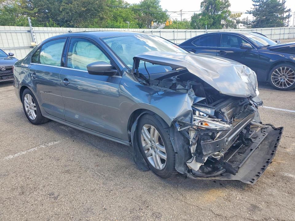 53772636 :رقم المزاد ، 3VW2B7AJXHM270488 vin ، 2017 Volkswagen Jetta مزاد بيع