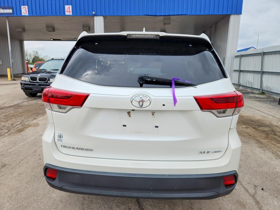 2018 Toyota Highlander მანქანა იყიდება აუქციონზე, vin: 5TDJZRFHXJS816028, აუქციონის ნომერი: 49889856