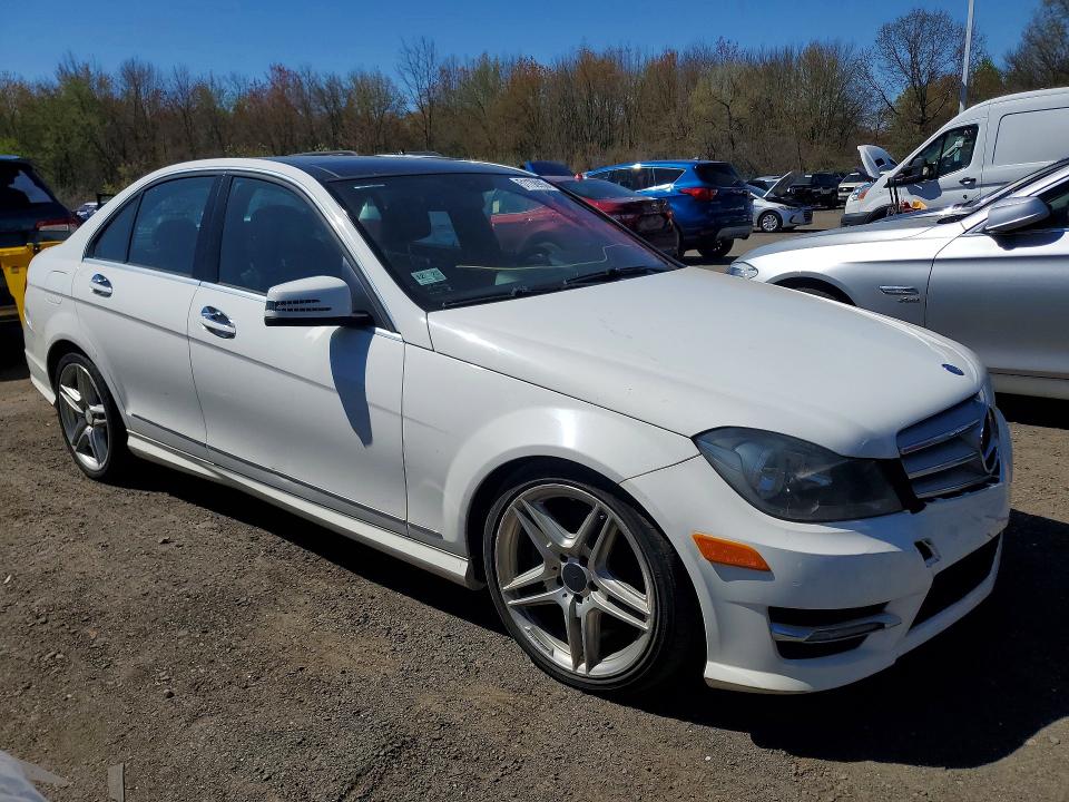Продажа на аукционе авто 2013 Mercedes-benz C, vin: WDDGF8AB6DR246408, номер лота: 51138906