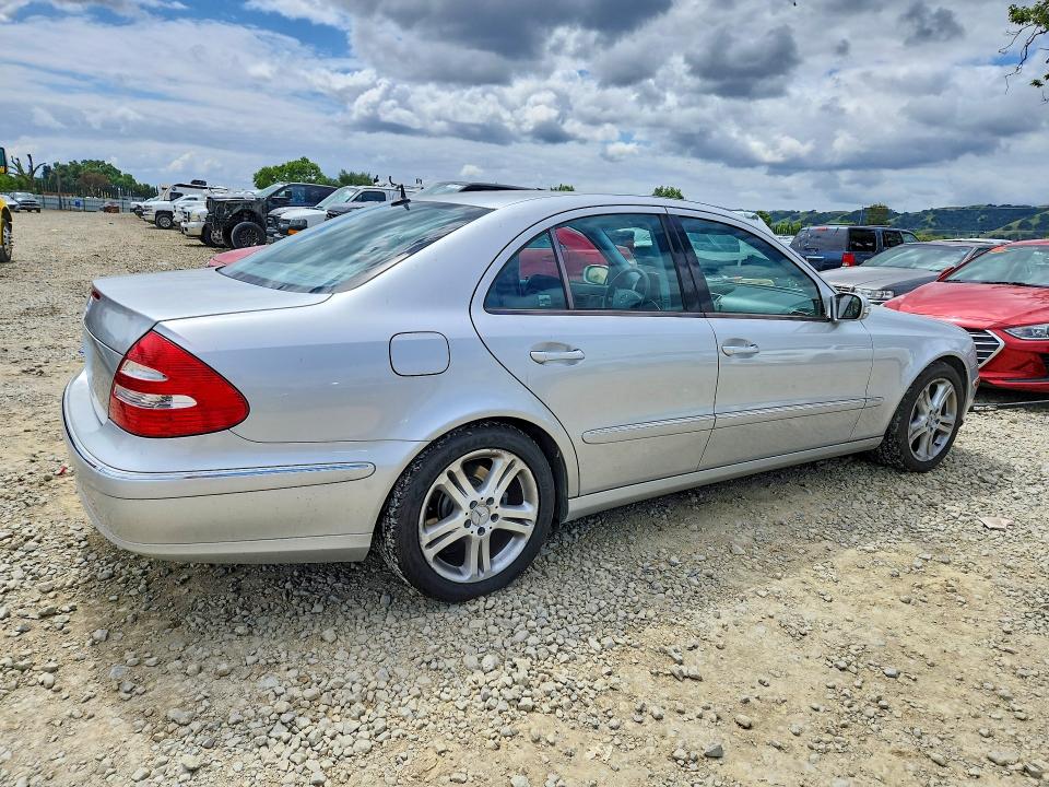 51573326 :رقم المزاد ، WDBUF70J64A431443 vin ، 2004 Mercedes-benz E مزاد بيع