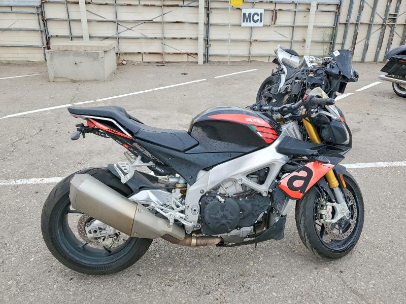 48161316 :رقم المزاد ، ZD4KGU009HS000028 vin ، 2017 Aprilia Tuono مزاد بيع