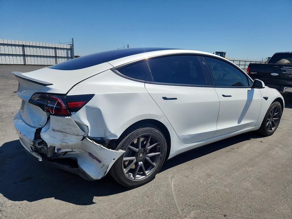 48547606 :رقم المزاد ، 5YJ3E1EA5JF026165 vin ، 2018 Tesla Mdl 3 مزاد بيع
