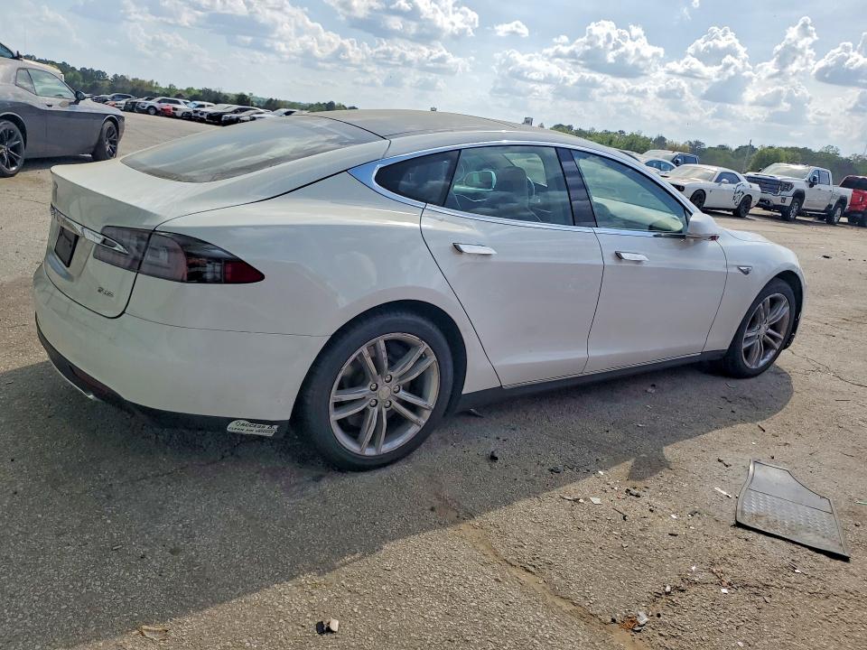 48261256 :رقم المزاد ، 5YJSA1CP5DFP16680 vin ، 2013 Tesla Model S مزاد بيع
