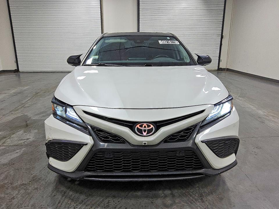 49216776 :رقم المزاد ، 4T1K31AK9NU596775 vin ، 2022 Toyota Camry مزاد بيع