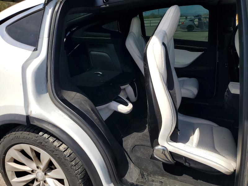 50401626 :رقم المزاد ، 5YJXCBE25GF022017 vin ، 2016 Tesla Model X مزاد بيع
