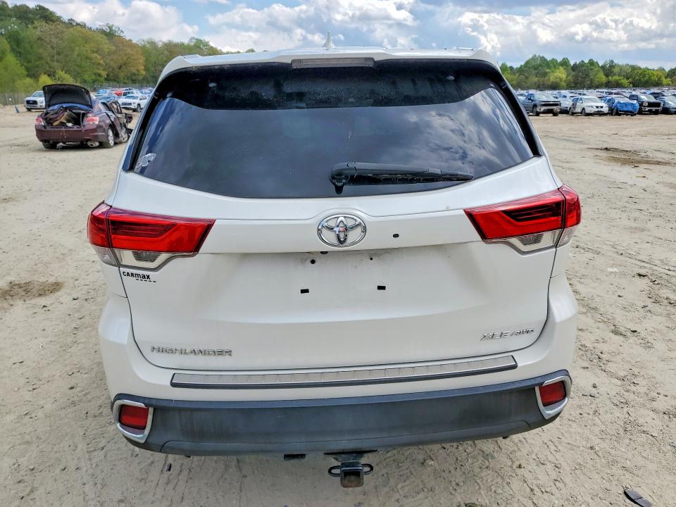 2018 Toyota Highlander მანქანა იყიდება აუქციონზე, vin: 5TDJZRFH3JS833253, აუქციონის ნომერი: 50329666