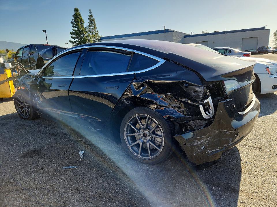 49979616 :رقم المزاد ، 5YJ3E1EA6JF042052 vin ، 2018 Tesla Model 3 مزاد بيع
