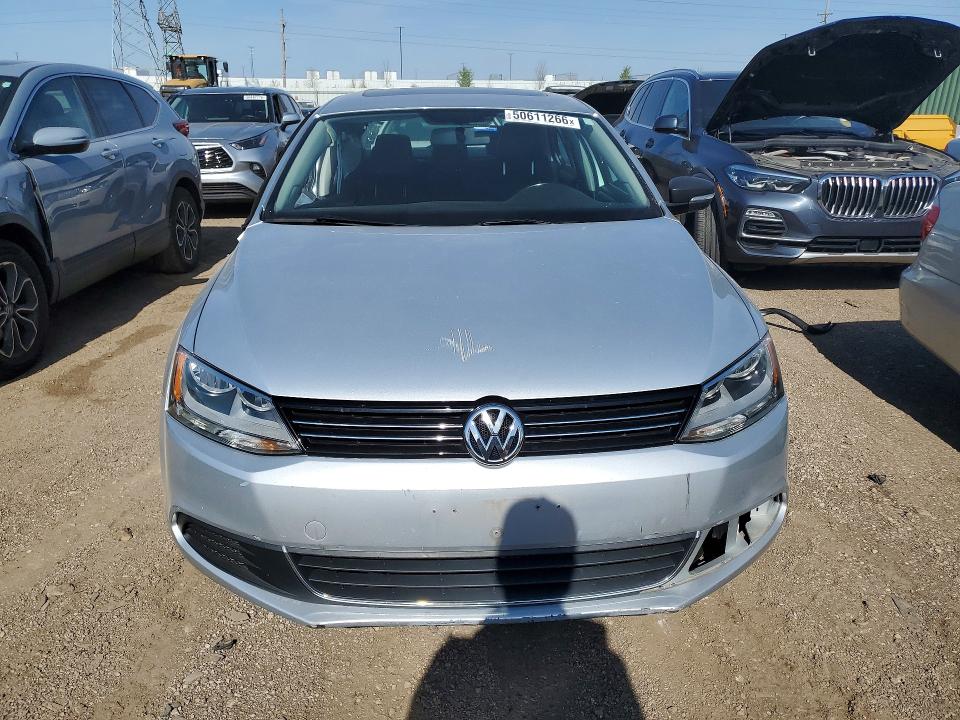 50611266 :رقم المزاد ، 3VWDX7AJ5DM255546 vin ، 2013 Volkswagen Jetta مزاد بيع