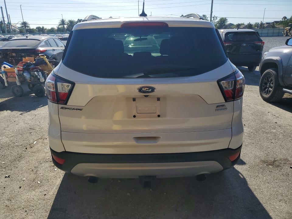 49952586 :رقم المزاد ، 1FMCU0HD8JUB79838 vin ، 2018 Ford Escape مزاد بيع