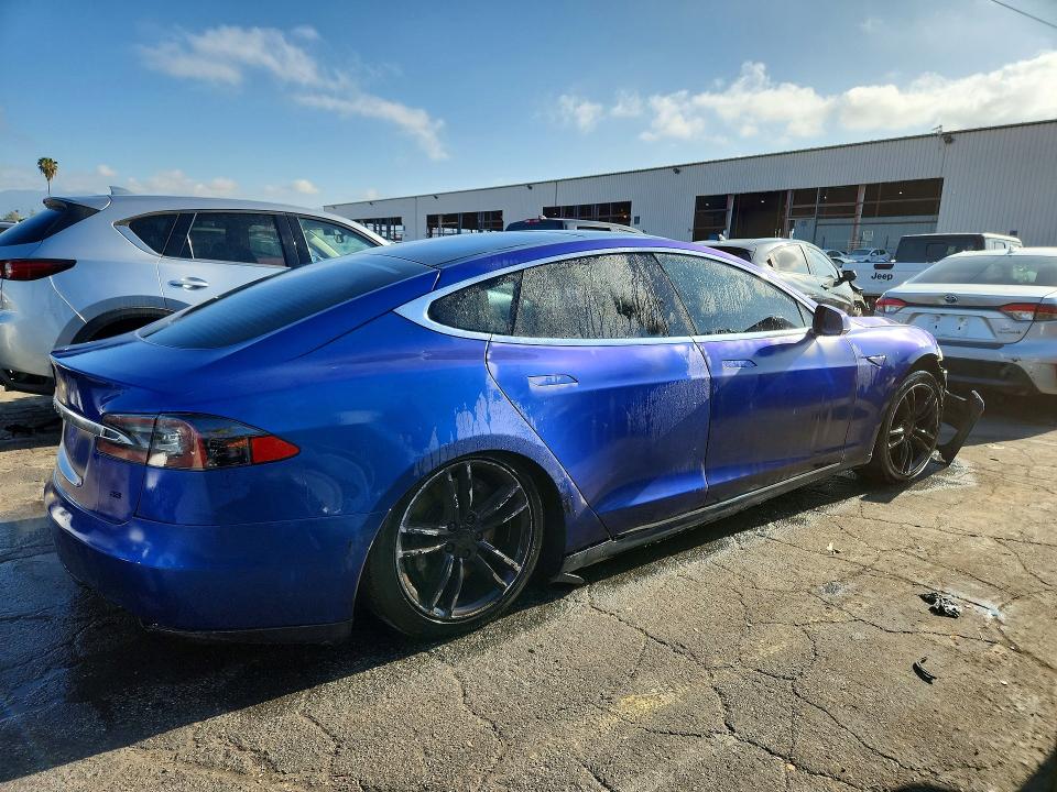 50050476 :رقم المزاد ، 5YJSA1CN6DFP04231 vin ، 2013 Tesla Model S مزاد بيع