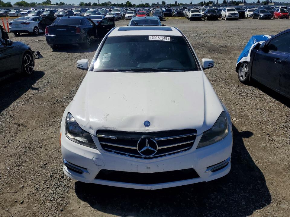 50968046 :رقم المزاد ، WDDGF4HB8ER306737 vin ، 2014 Mercedes-benz C مزاد بيع