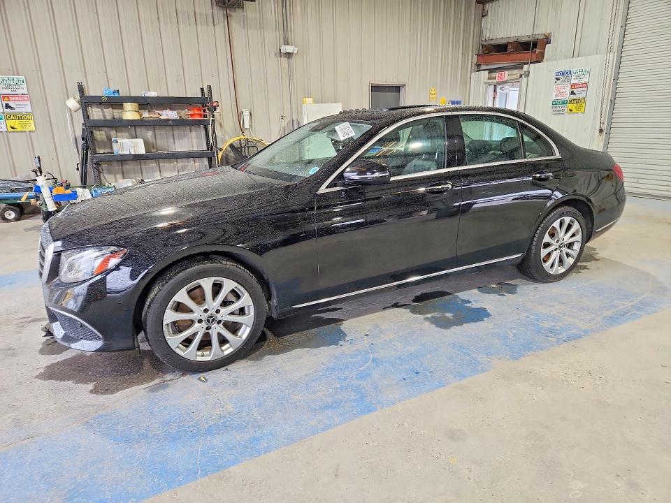 51851496 :رقم المزاد ، WDDZF4JB2JA428425 vin ، 2018 Mercedes-benz E مزاد بيع