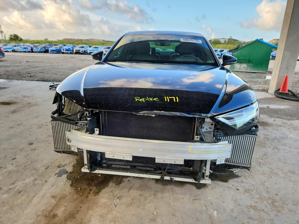 Продаж на аукціоні авто 2019 Audi A8, vin: WAU8DBF84KN013921, номер лоту: 48074176