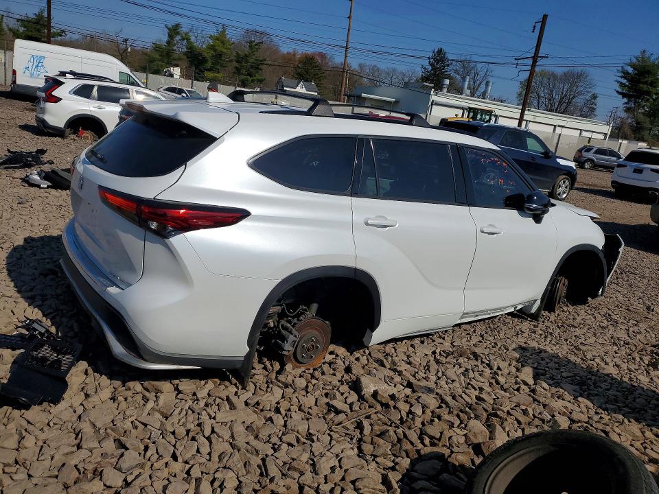 49223106 :رقم المزاد ، 5TDJZRBH8NS166580 vin ، 2022 Toyota Highlander مزاد بيع