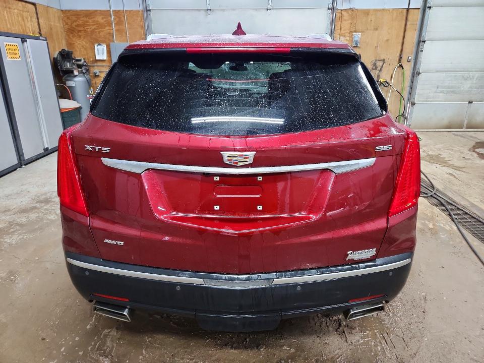 50526036 :رقم المزاد ، 1GYKNDRS2JZ165528 vin ، 2018 Cadillac Xt5 مزاد بيع