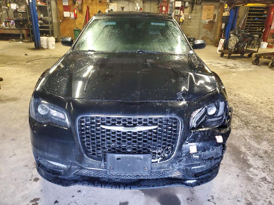 Продажа на аукционе авто 2017 Chrysler 300, vin: 2C3CCABG1HH564143, номер лота: 47984596