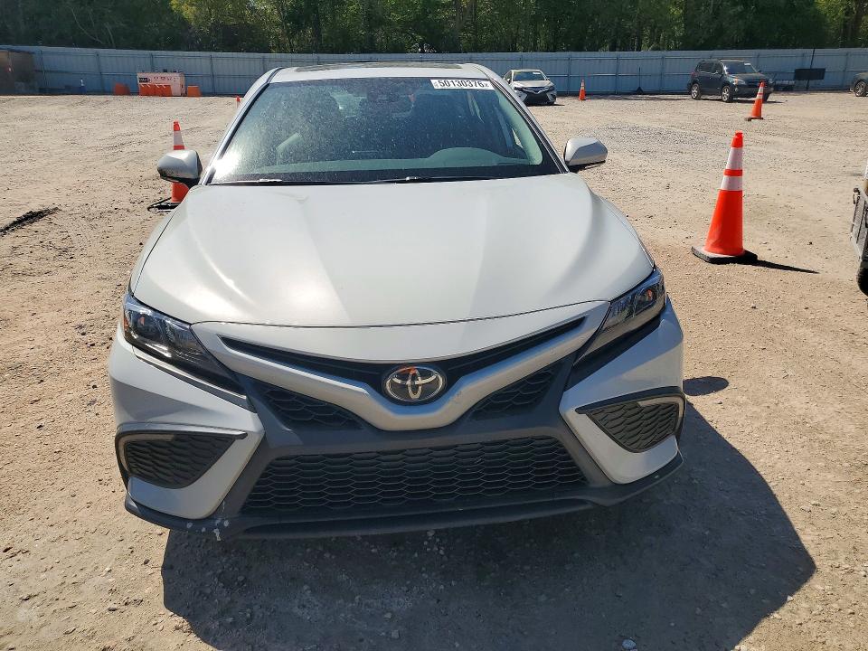 50130376 :رقم المزاد ، 4T1S11AK3NU045327 vin ، 2022 Toyota Camry مزاد بيع