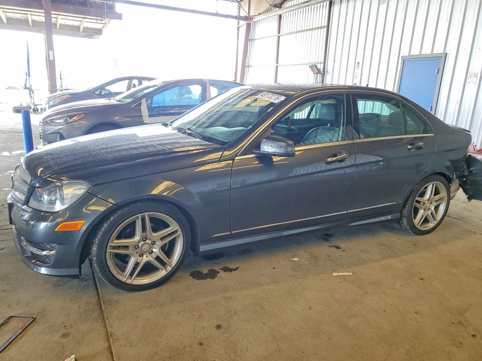 Продаж на аукціоні авто 2013 Mercedes-benz C, vin: WDDGF4HB6DA757615, номер лоту: 49173276