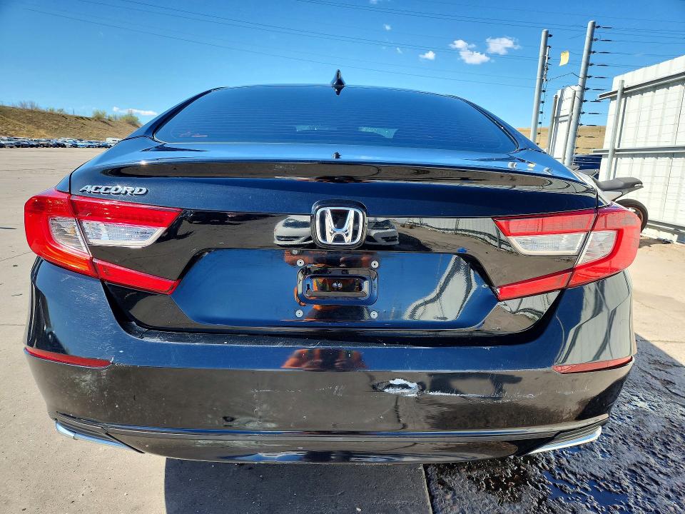 49753246 :رقم المزاد ، 1HGCV1F10JA053329 vin ، 2018 Honda Accord مزاد بيع