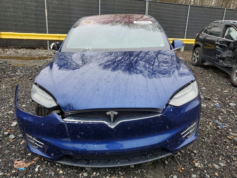 48497896 :رقم المزاد ، 5YJXCBE28KF198715 vin ، 2019 Tesla Model X مزاد بيع